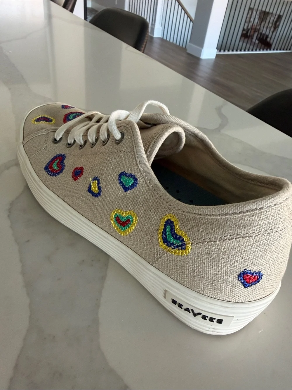 SeaVees Monterey Sneaker Platform Rainbow Heart Embroidered Slub Linen Wmn’s 9